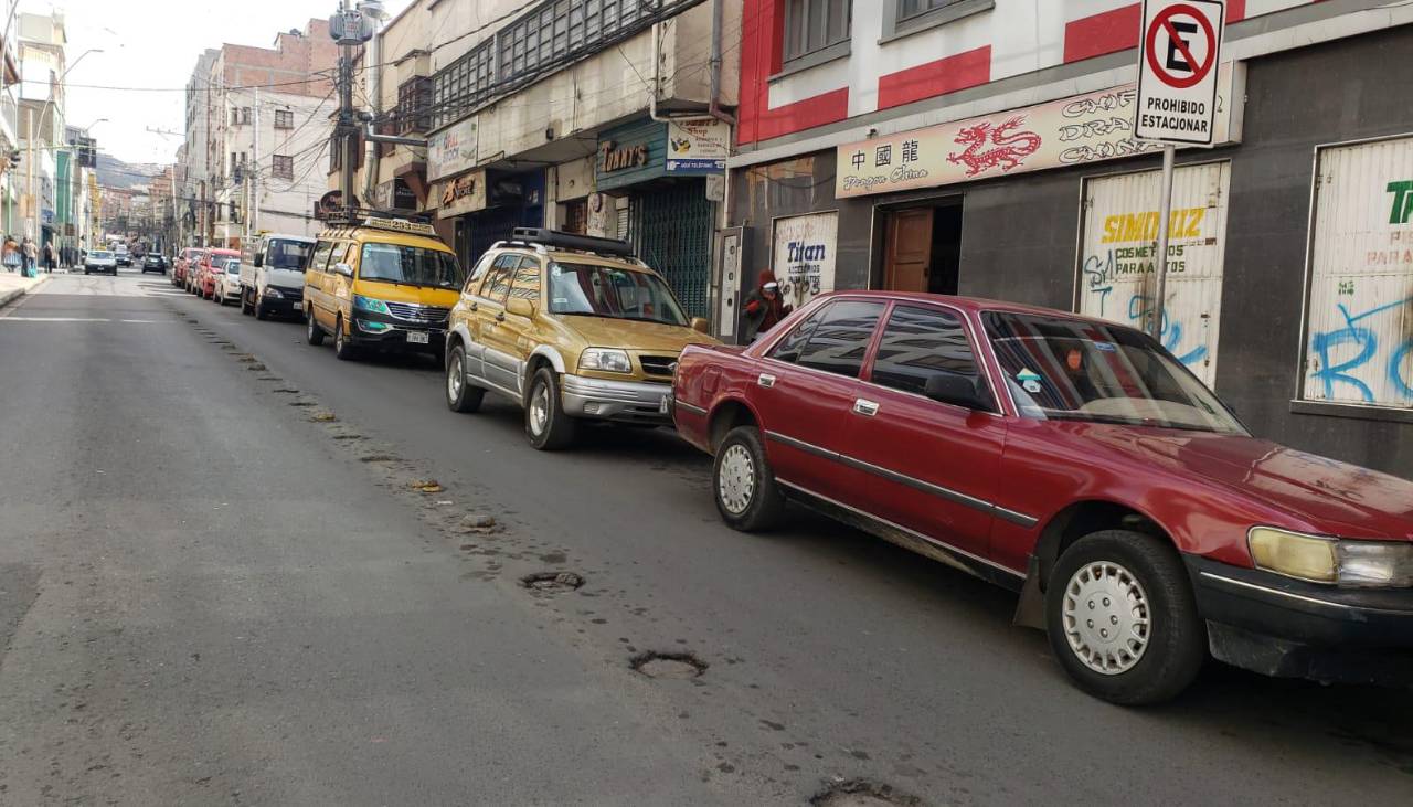 “Prácticamente vivimos en la fila”: Choferes pasan horas buscando combustible