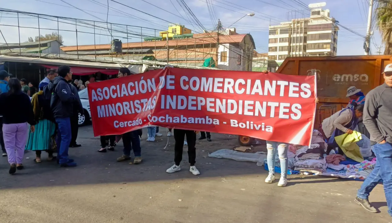 Marcha de comerciantes exige controles ante el alza del dólar paralelo y los productos de la canasta familiar 