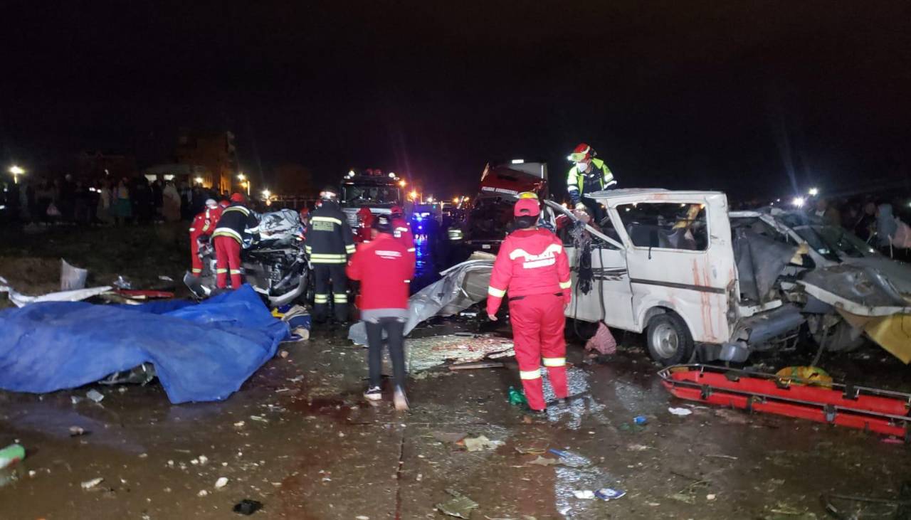 “Hay cuerpos mutilados”: Bomberos reporta niños y adultos fallecidos en el accidente de avión en El Alto 