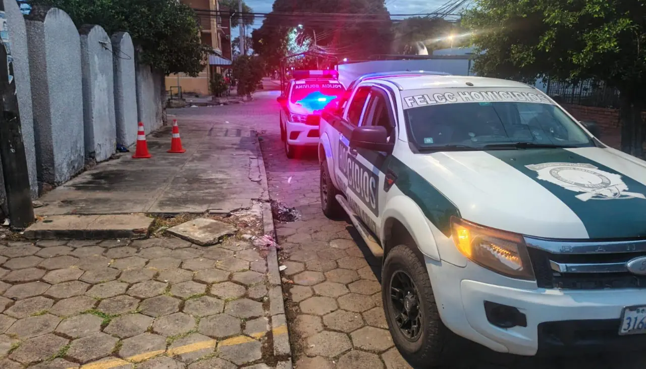 Fiscalía pide a la madre del bebé encontrado sin vida en plena vía pública que se presente a declarar