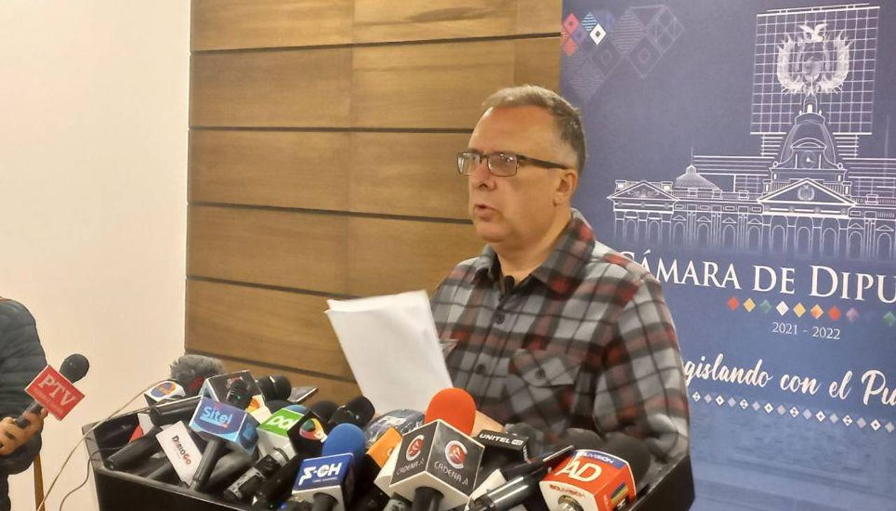 Posiciones contradictorias sobre el decreto del diésel demuestran una “falta de cabeza” en el Gobierno, advierte Alarcón
