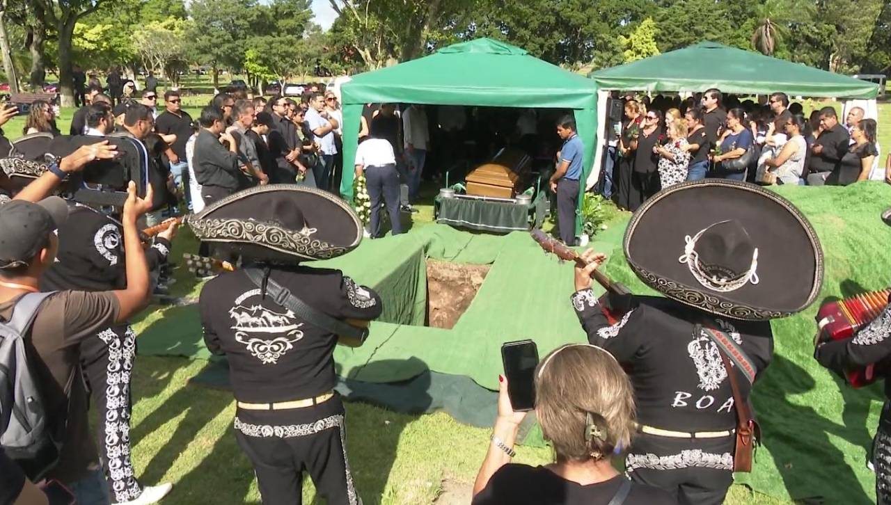 En medio de una emotiva ceremonia, dan el último adiós a Leo Rosas en Santa Cruz