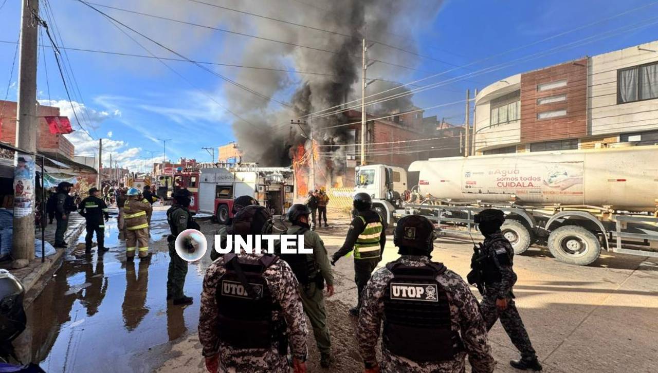 Sucre: Voraz incendio afecta a ferreterías en Villa Armonía