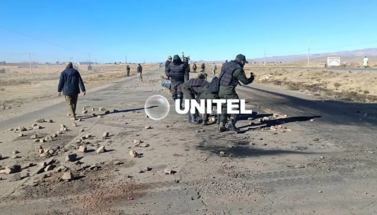 Operativo en marcha: “La ruta La Paz - Oruro está expedita”; reportan menos de 20 bloqueos en el segundo día de Estado de excepción 