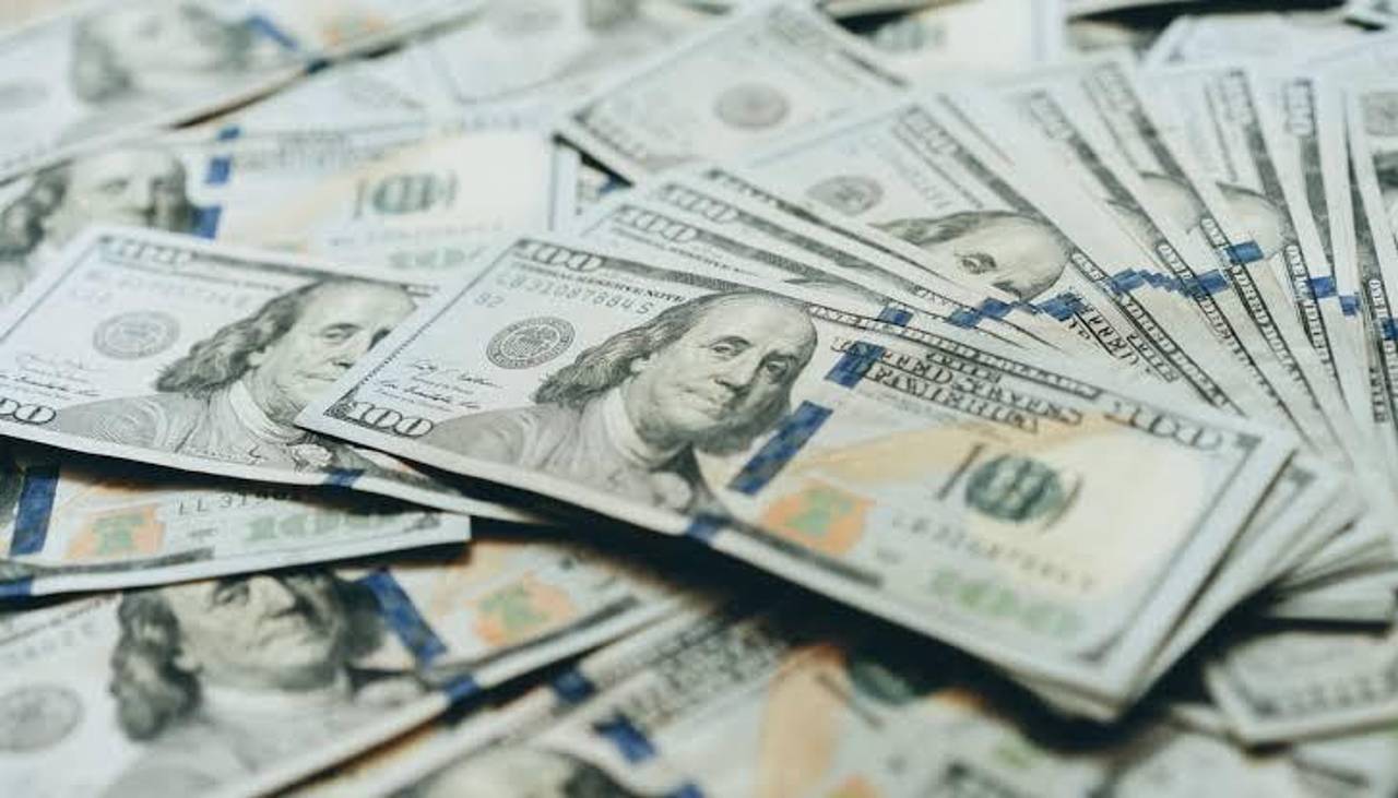 El dólar oficial llega a Bs 11,90 para este martes tras subir 90 centavos 