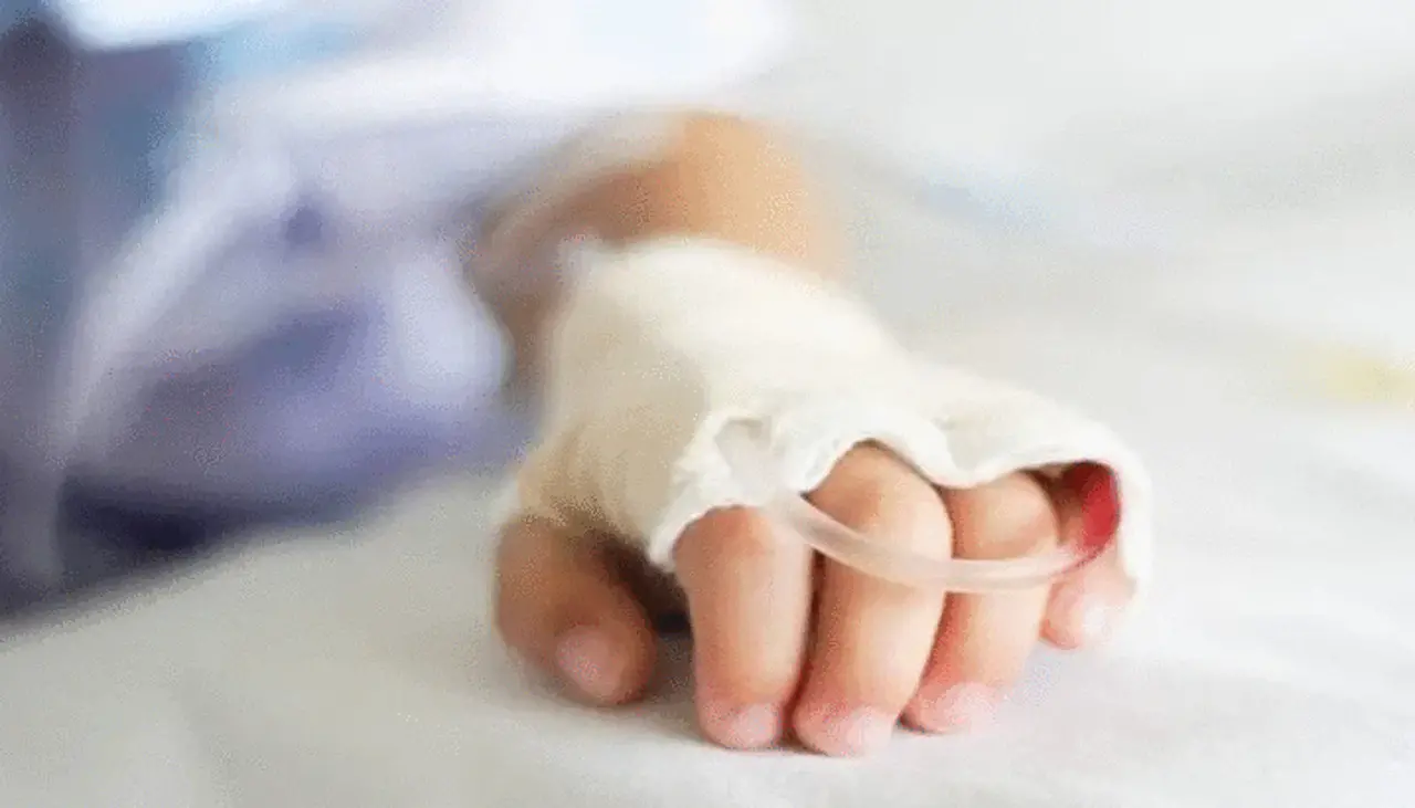 Estudiante golpeado por negarse a “consumir” drogas en un colegio está internado; su familia pide justicia