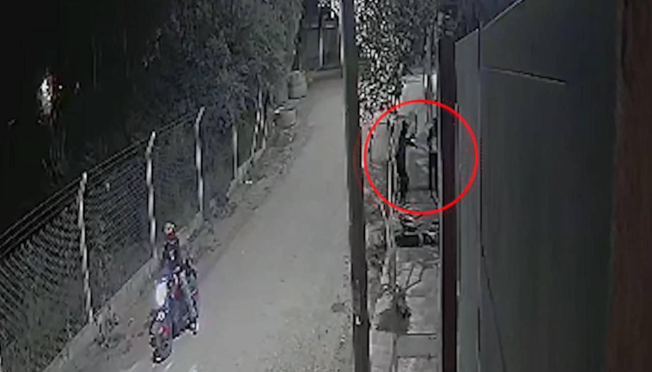 Video: Delincuentes armados atracan a dos mujeres y se llevan una cartera con Bs 12.000 