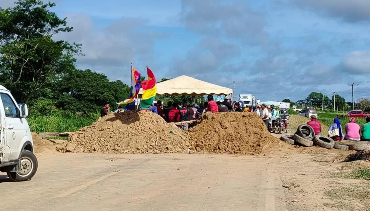 Santa Cruz: Dictan cuarto intermedio en bloqueo de San Julián y en Yapacaní reportan ruta expedita