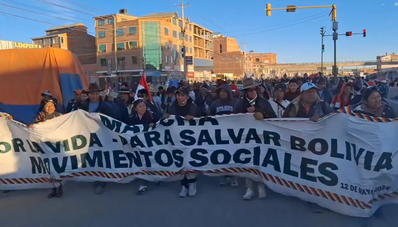 Marcha evista llega a El Alto e ingresará a La Paz en el inicio de una nueva semana de bloqueos