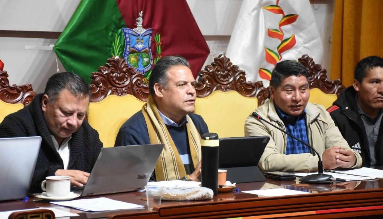 Régimen del diésel: Gobernador Revilla advierte “afectación en el precio de las obras” en La Paz 
