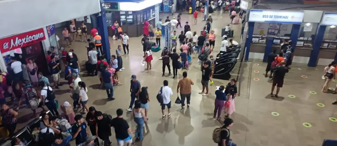 Pasajes suben hasta 50% en la Terminal cruceña por alza del diésel y usuarios piden control a autoridades