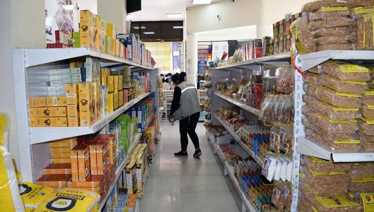 Colegio de Economistas advierte racionalidad y nuevas prioridades a la hora de hacer compras