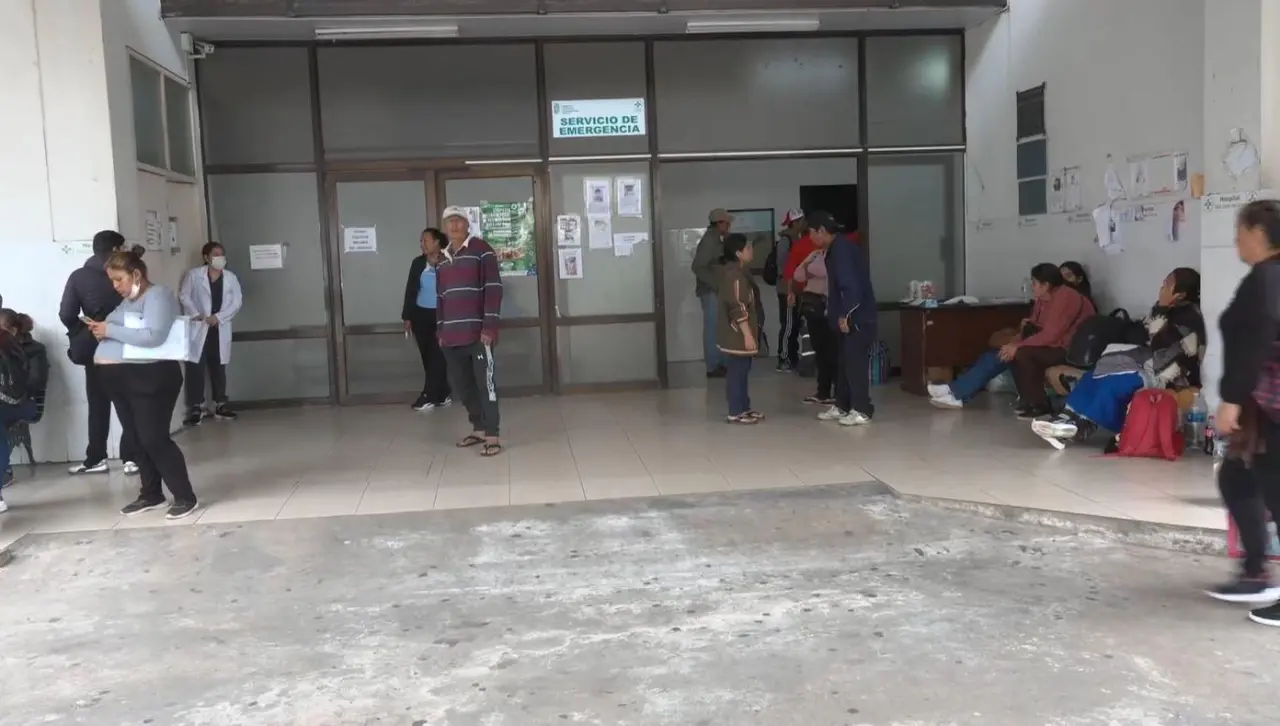 “Esto tiene una solución rápida, es pagar los sueldos”, dice el presidente del Colegio Médico ante quejas por paros de salud 