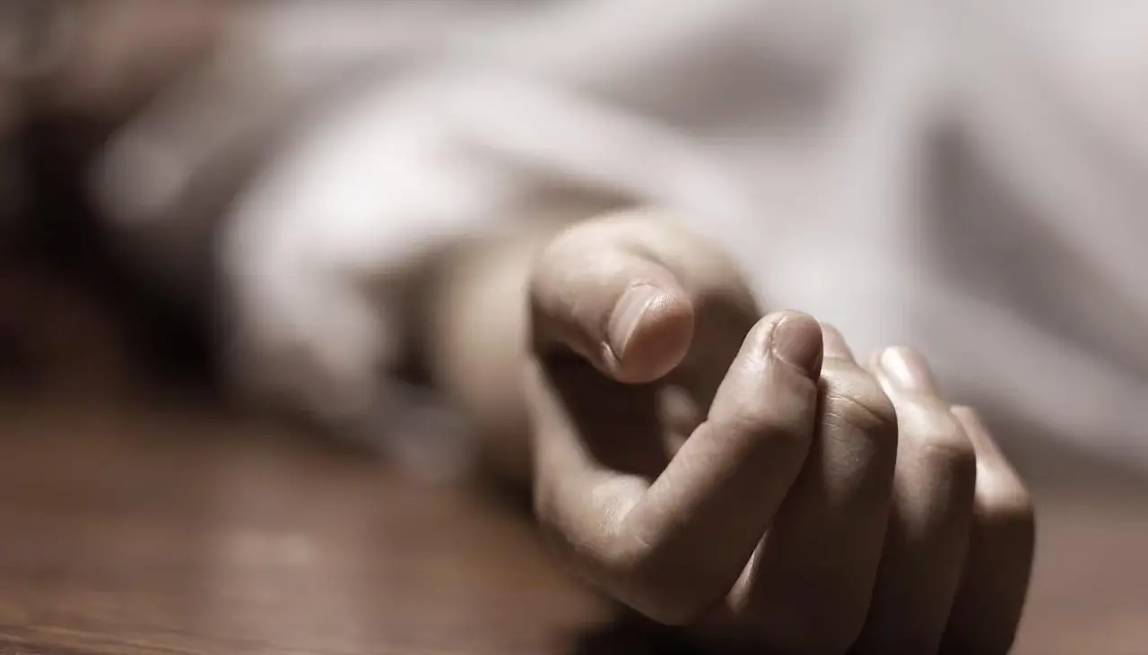 Mujer muere asfixiada tras reclamar a su pareja por llegar tarde a casa, señala la Fiscalía
