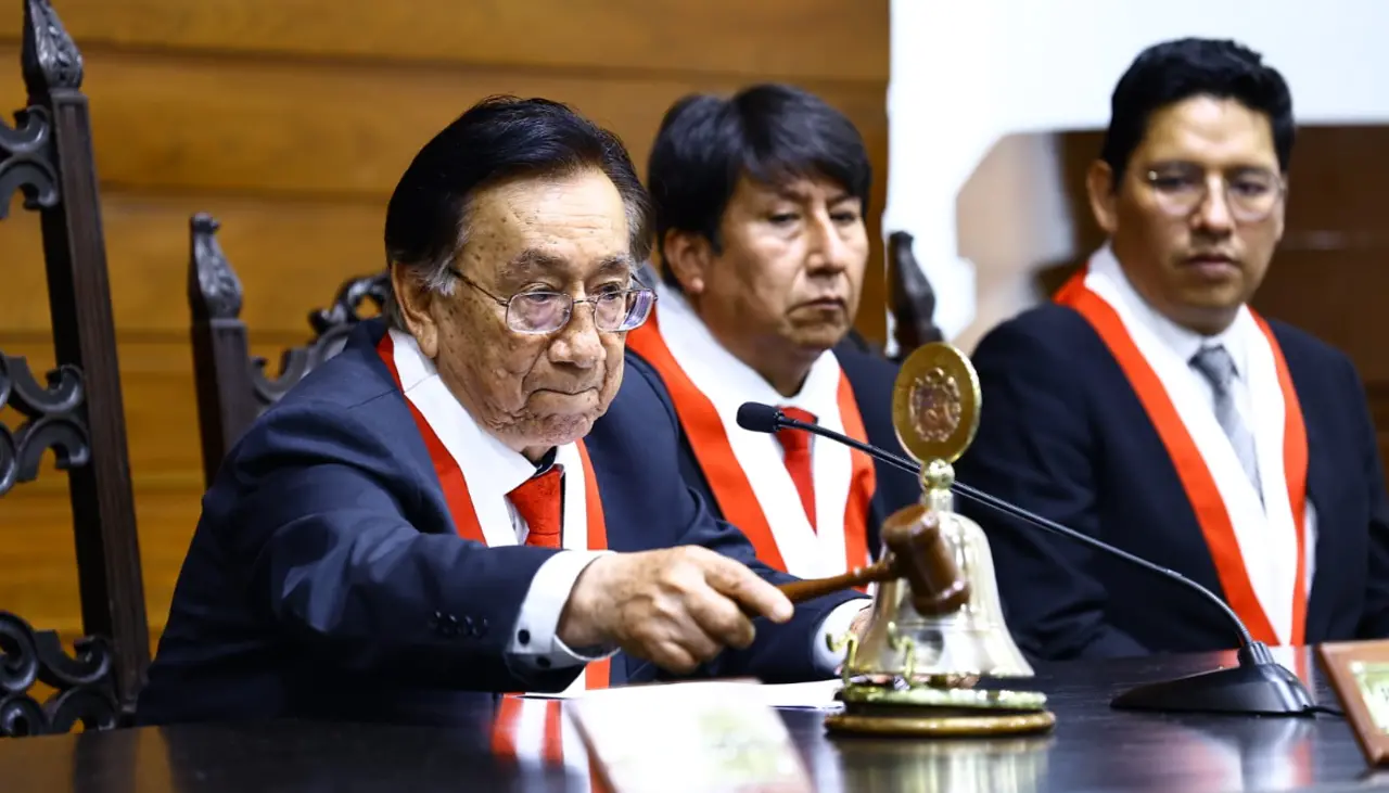 En segunda vuelta, el pleno del Congreso elige a José María Balcázar como nuevo presidente de Perú
