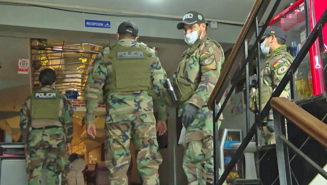 Policía: Hombre murió en un alojamiento tras la ruptura de cápsulas de droga que tenía en su cuerpo