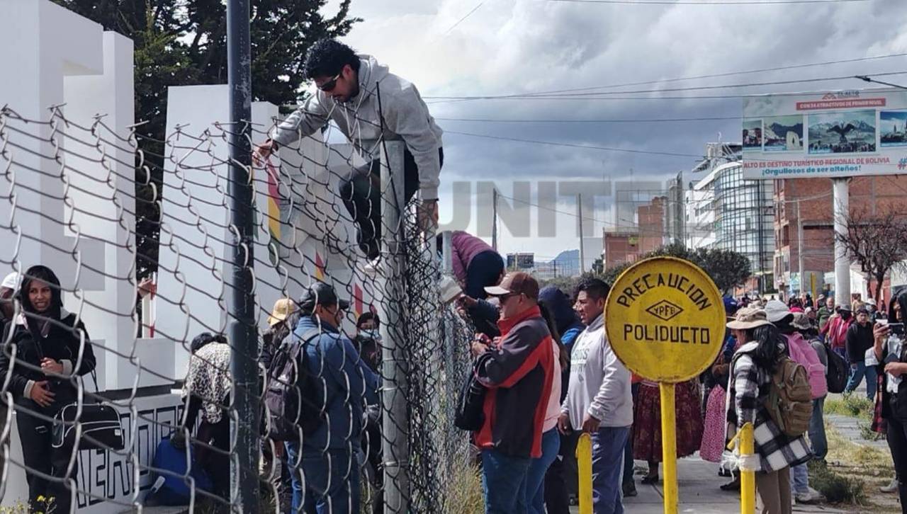Tras escenas de tensión, levantan la protesta del ingreso del aeropuerto de El Alto; las operaciones son regulares