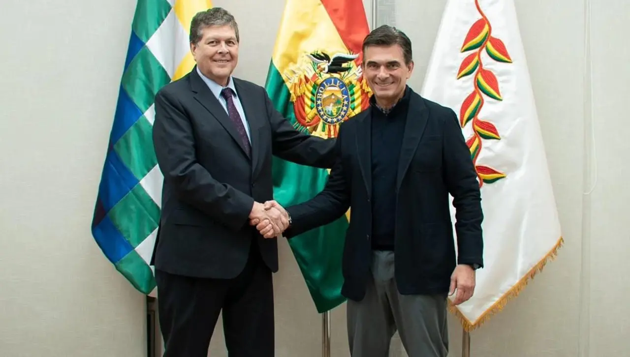 Rodrigo Paz se reúne con su gabinete tras la posesión del nuevo ministro de Hidrocarburos