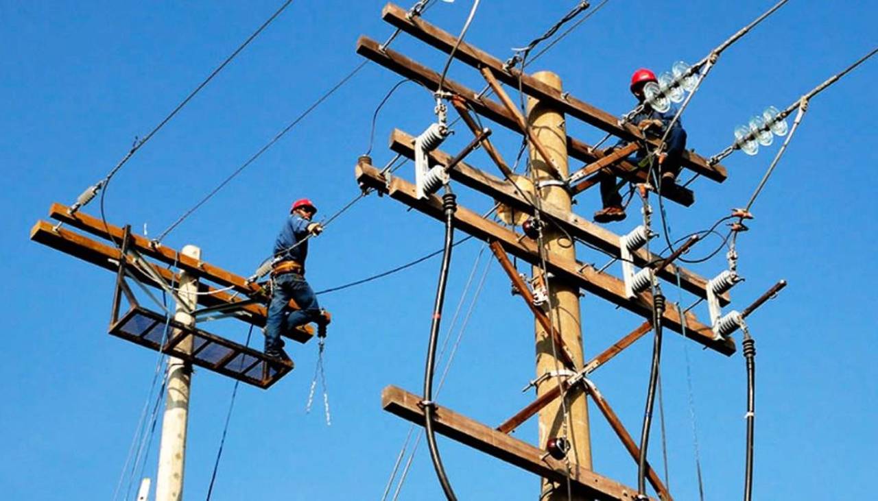 Gobierno publica decreto que amplía al 5% el límite para la variación mensual de tarifas eléctricas