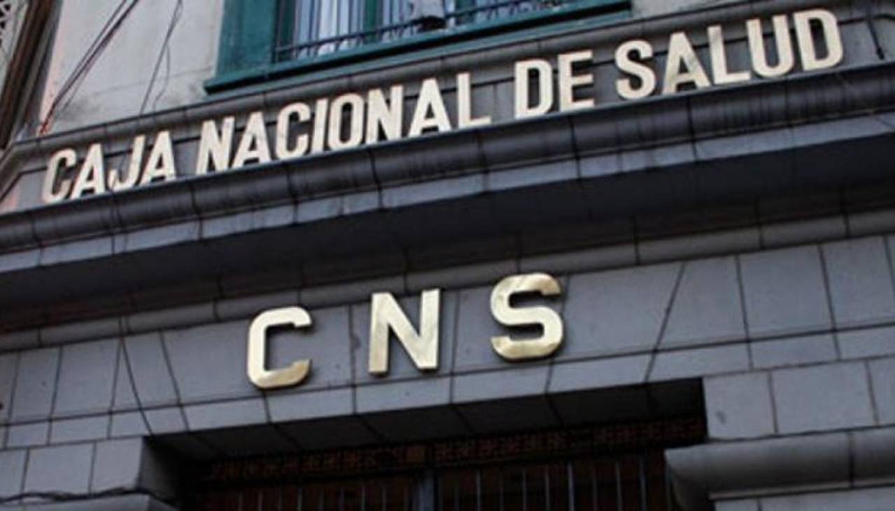 Emiten orden de aprehensión contra el gerente de la CNS investigado por cinco delitos, según Fiscalía