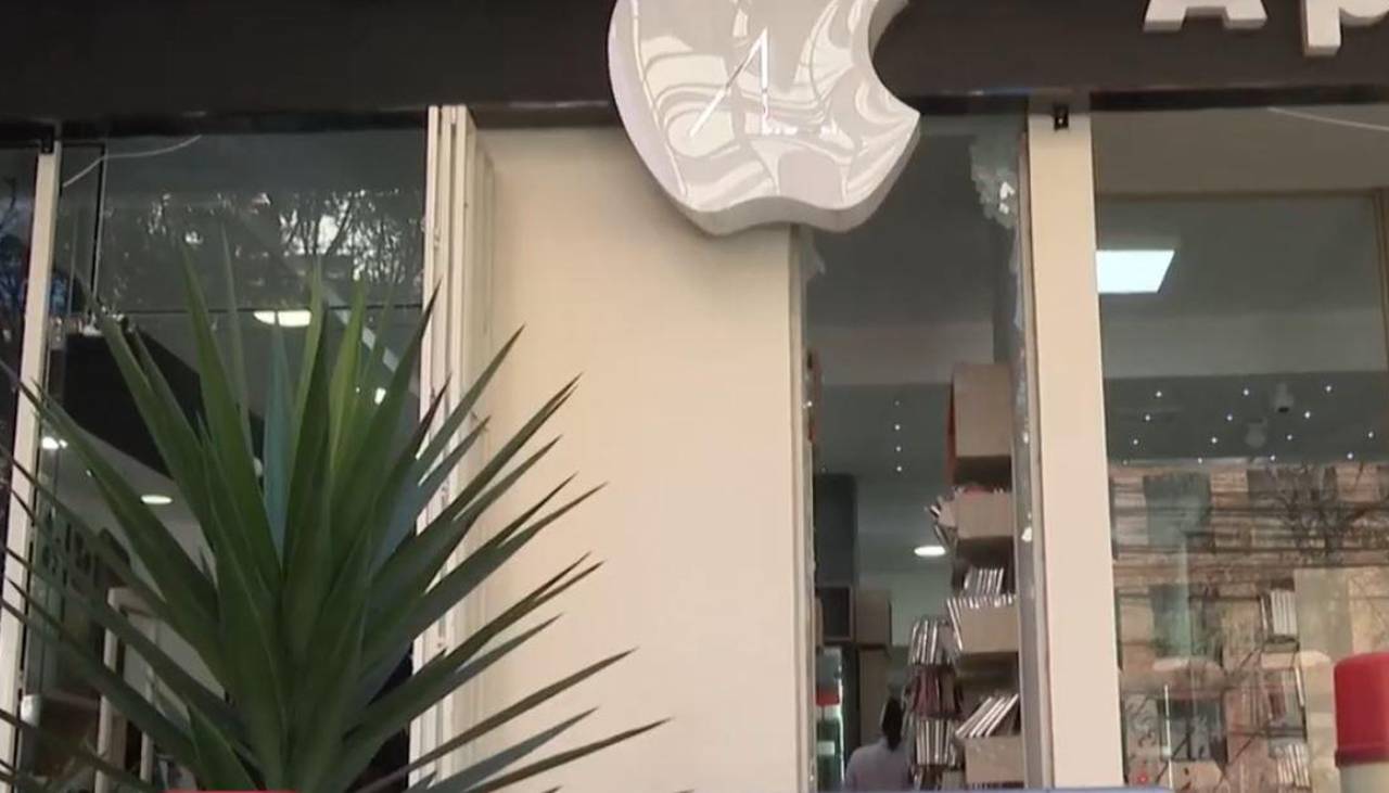 Al menos cinco hombres armados y con los rostros cubiertos robaron en una tienda de celulares en Cochabamba