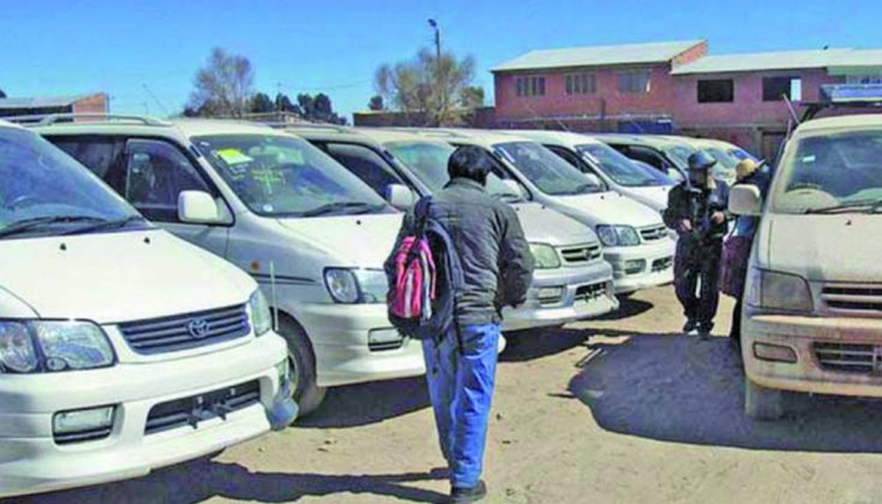 “Con la clonación, ellos te dan la placa, te dan todo”, señala una de las ofertas de autos ‘chutos’ en redes sociales