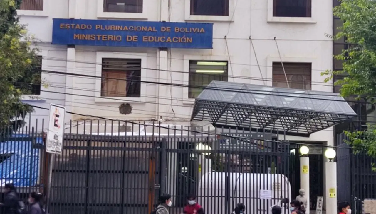 Educación deja sin efecto resolución y ratifica Bachillerato Técnico Humanístico en formación de estudiantes 