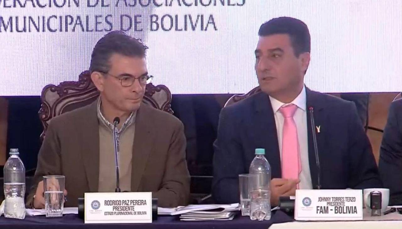 Alcaldes del país le piden a Paz abrogar el decreto del diésel en el inicio de la reunión por el 50/50
