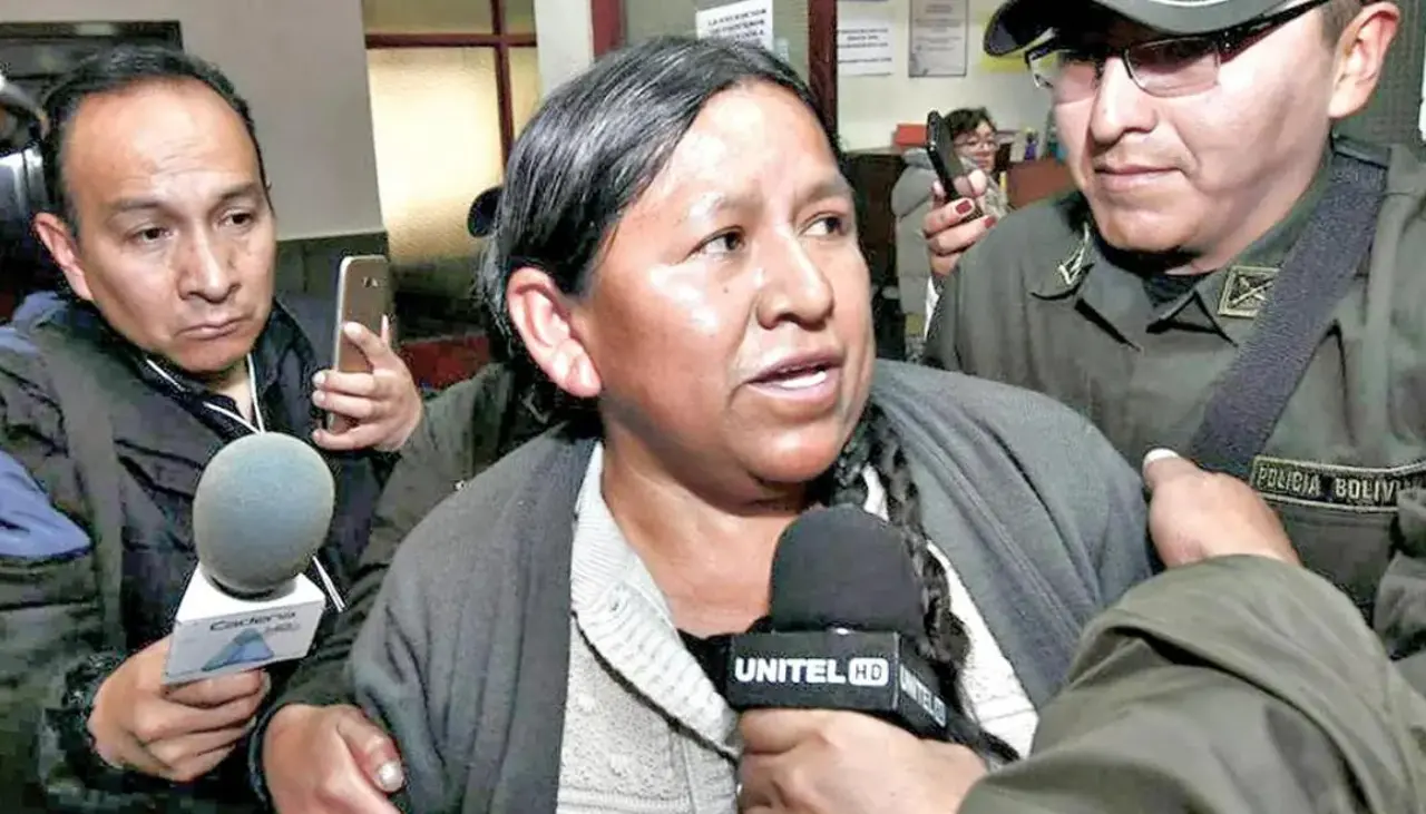 Fondo Indígena: Pedirán revocar la detención domiciliaria de Achacollo y que sea trasladada a la cárcel de Obrajes