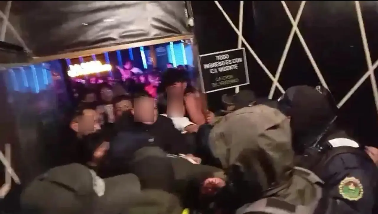 ¡A golpes!: así intentaron evitar operativo en locales en La Paz; hay dos aprehendidos