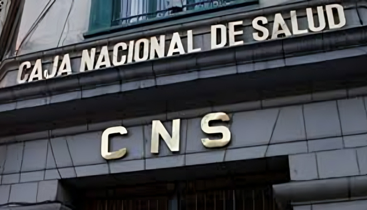 Aprehenden a exgerente de la CNS y lo trasladan a la Felcc de La Paz 