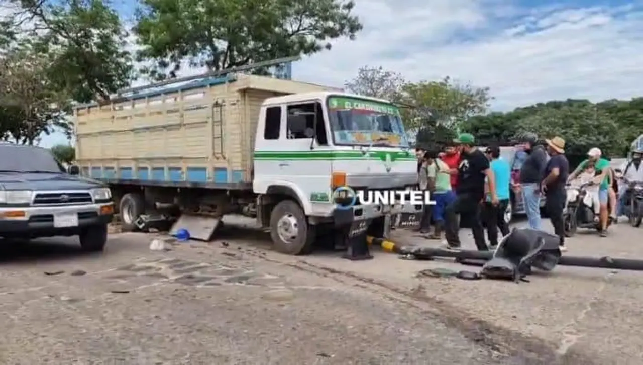 Madre y su hija de 4 años fueron atropelladas por un camión que se subió a la acera