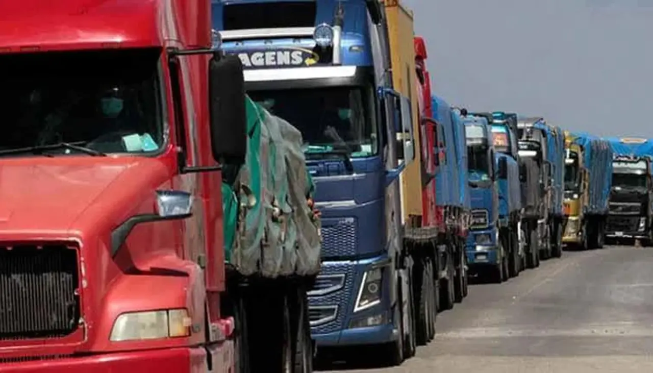 Transporte pesado advierte con paro indefinido desde el lunes para exigir que se regularice el suministro de combustible