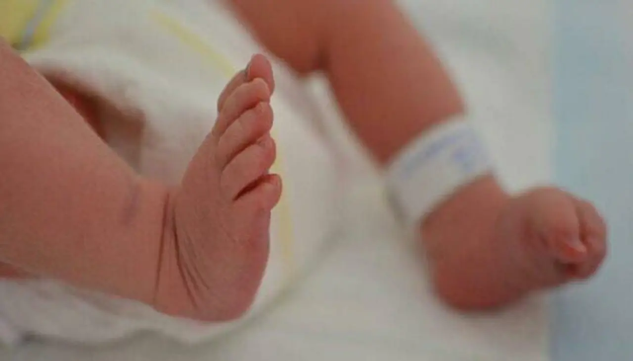 Abandonan a una bebé de siete días de vida en una calle de El Alto