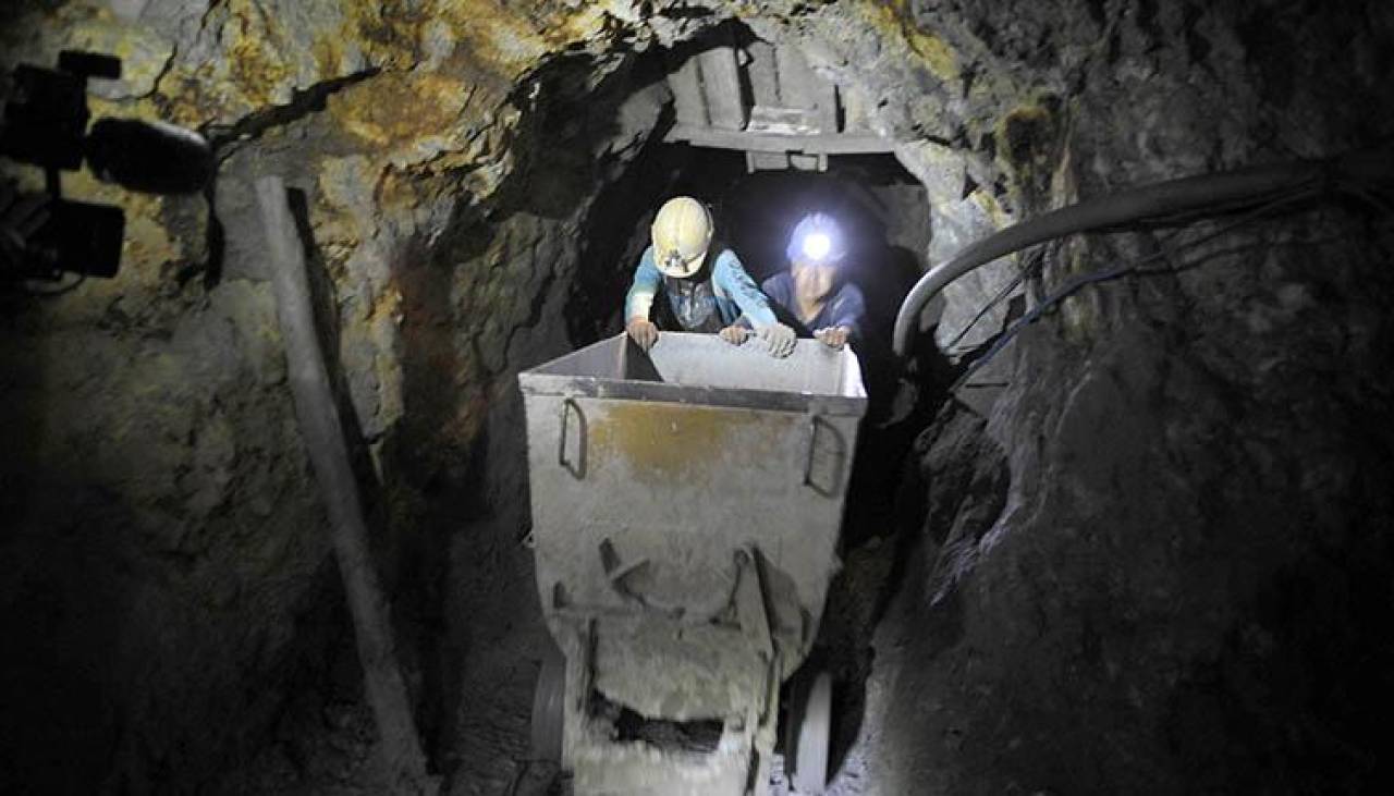 Adolescente de 17 años muere aplastado por una carga de mineral en una mina de Potosí 