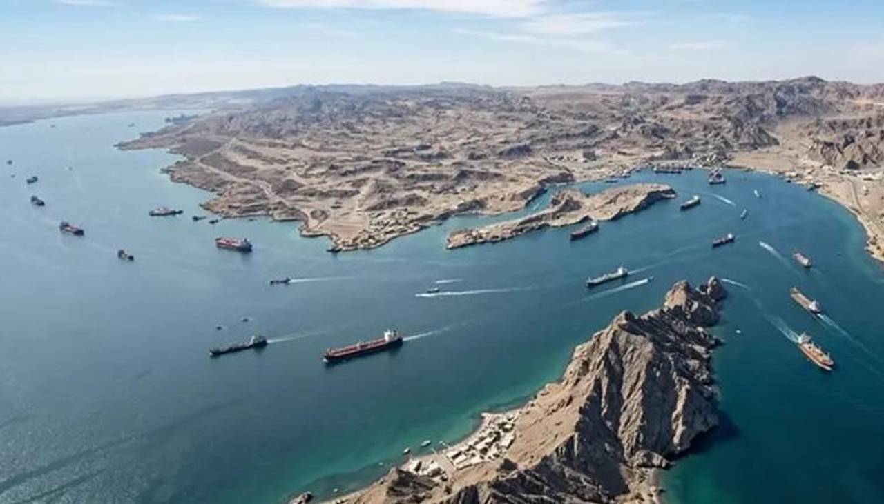 Guardianes iraníes anuncian cierre del estrecho de Ormuz "hasta nuevo aviso" 
