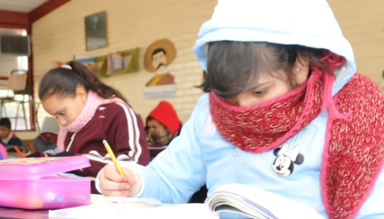 Ola de frío: ¿Es obligatorio el uniforme escolar por las bajas temperaturas? Esto dicen las autoridades 