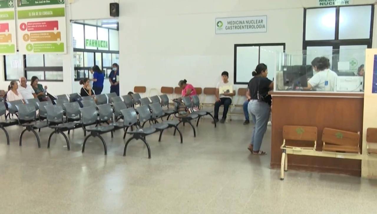 Colegio Médico levanta paro al confirmar que se completó el pago de sueldos adeudados