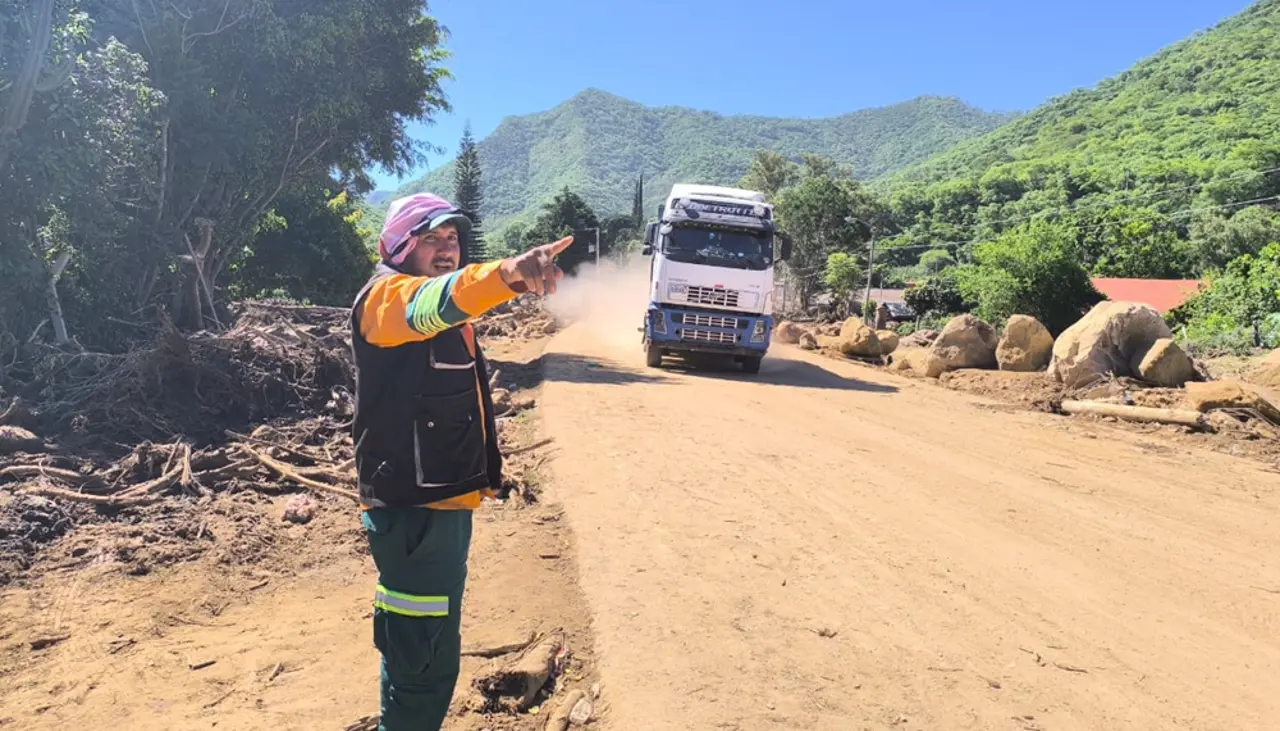 ABC habilita un paso provisional a Samaipata, pero advierte que hay un sector con el tráfico cortado por rotura de oleaducto