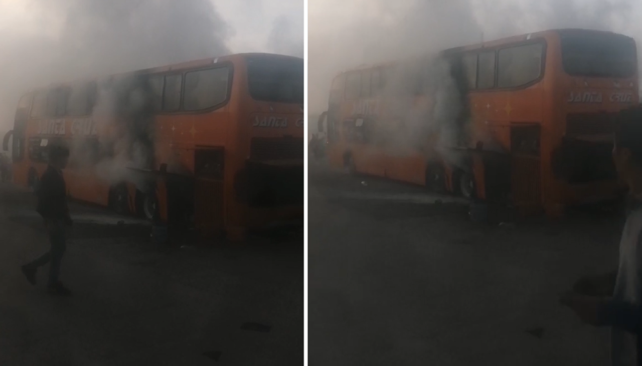 Un bus se incendia en plena carretera, en el norte de Santa Cruz; los pasajeros perdieron parte del equipaje