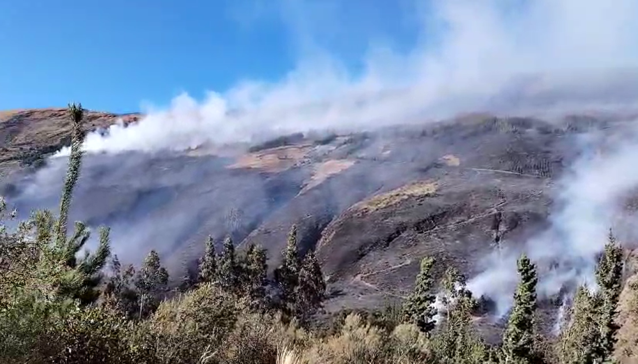 Cochabamba enfrenta tres incendios forestales, dos están en el Parque Tunari 