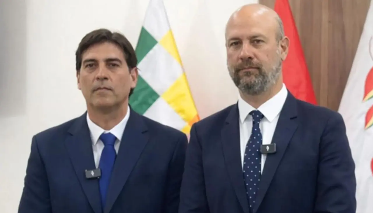 Gobierno anuncia la destitución del gerente de BoA, Eduardo Valdivia