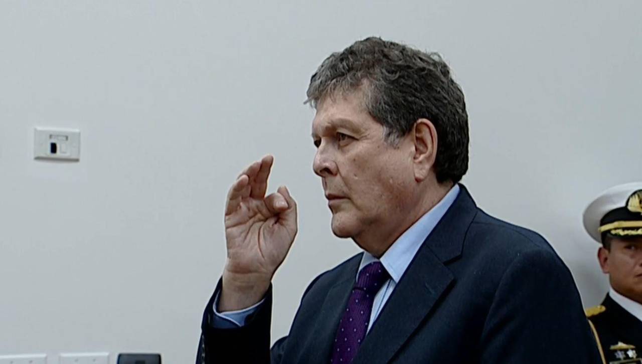 Rodrigo Paz posesiona a Marcelo Blanco Quintanilla como nuevo ministro de Hidrocarburos