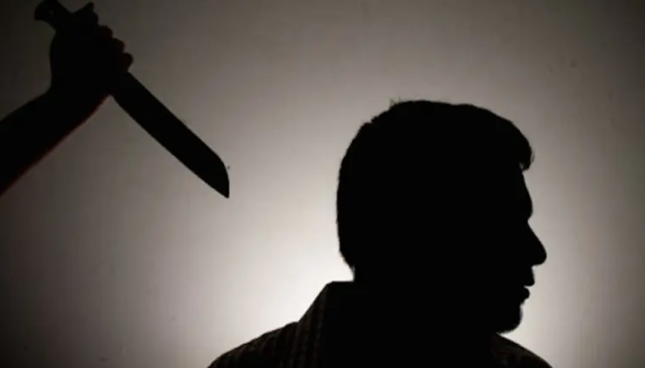 Investigan presunto parricidio: Hallan muerta a mujer con 32 puñaladas y el principal sospechoso es el nieto 