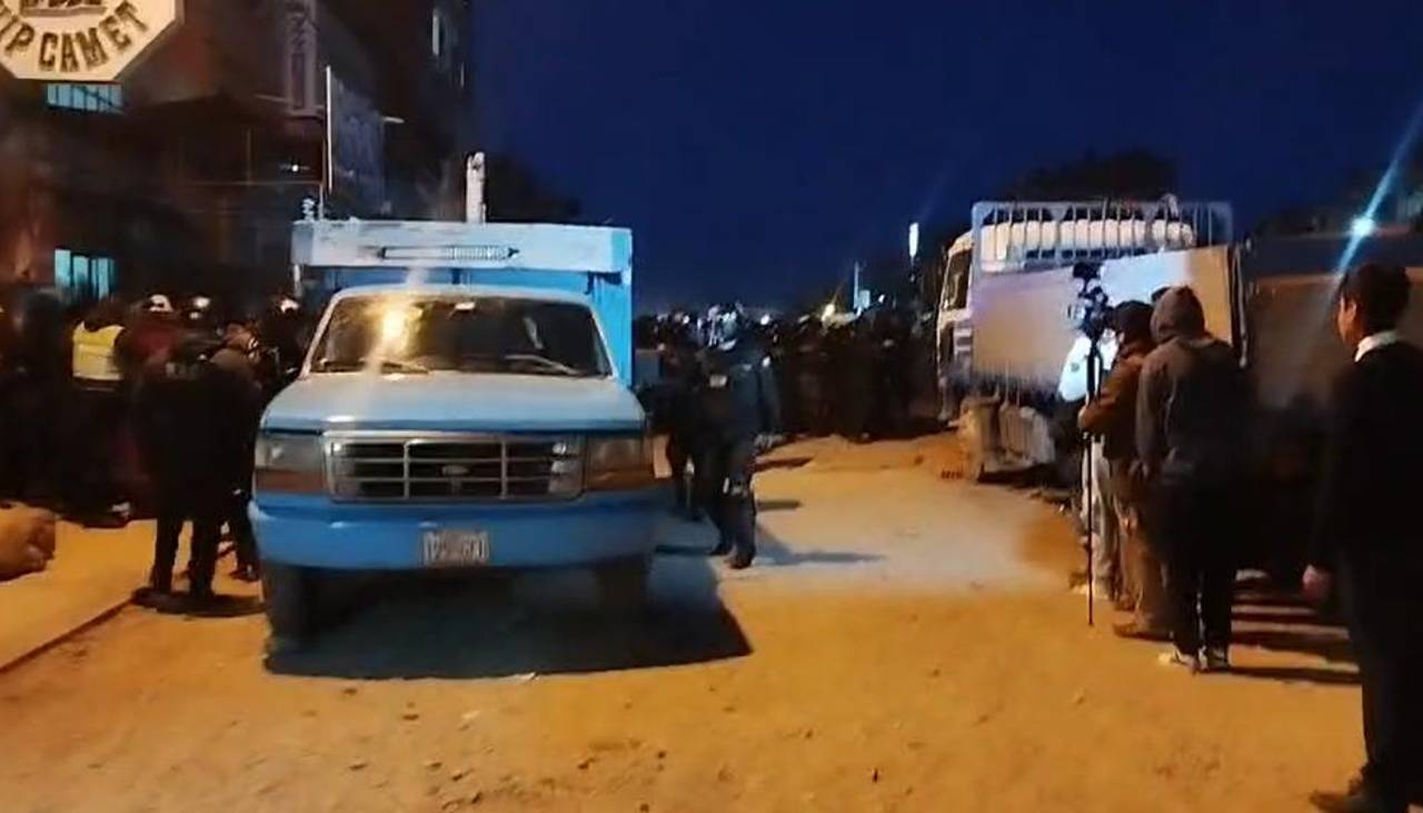 El Alto: Violento enfrentamiento tras intervención por acopio de 200 garrafas de GLP en una casa
