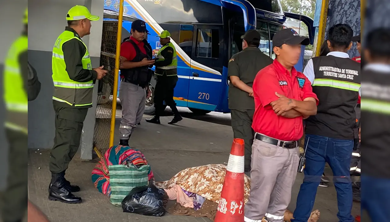Reportan el fallecimiento de una mujer en el interior de la Terminal Bimodal cruceña