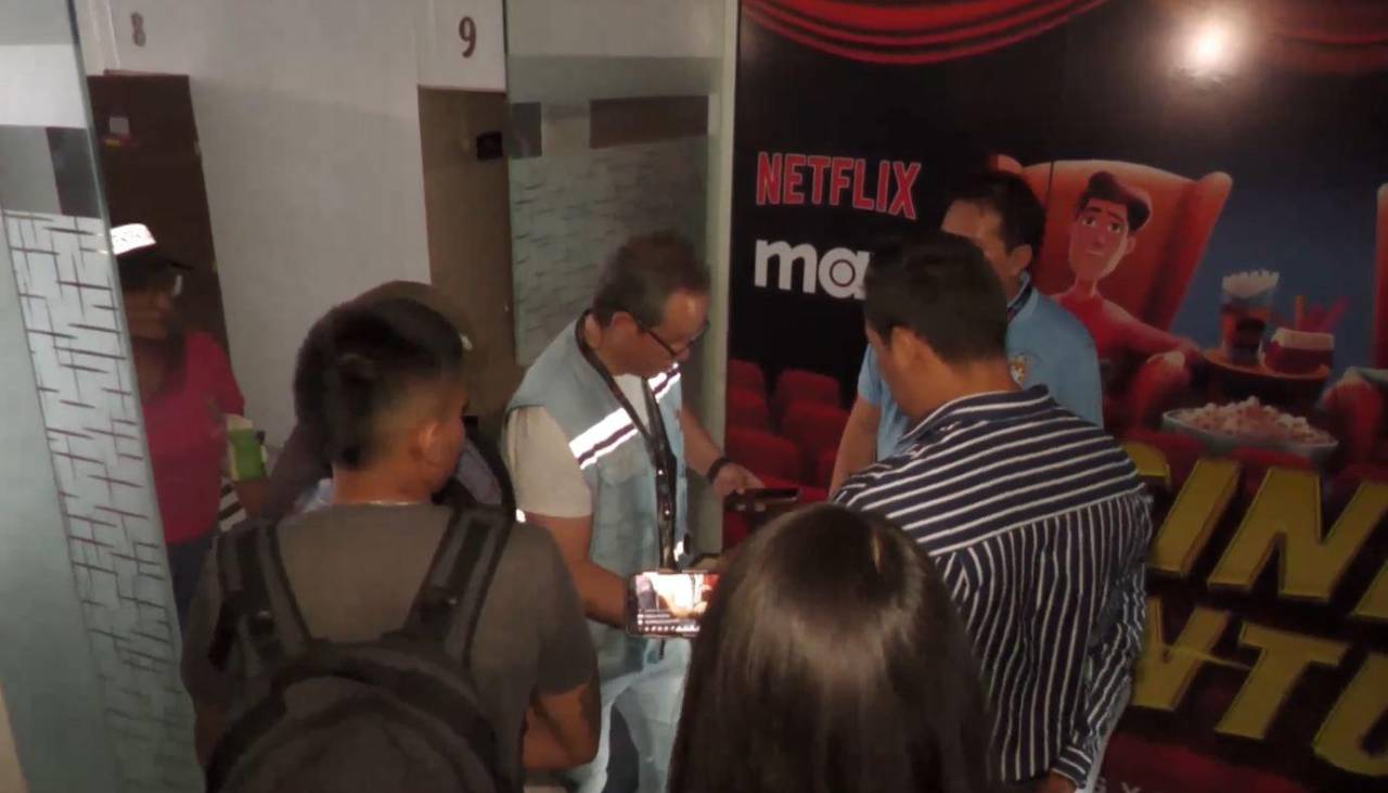 Clausuran cuatro “minicines” en Cochabamba que funcionaban como moteles, según la Defensoría