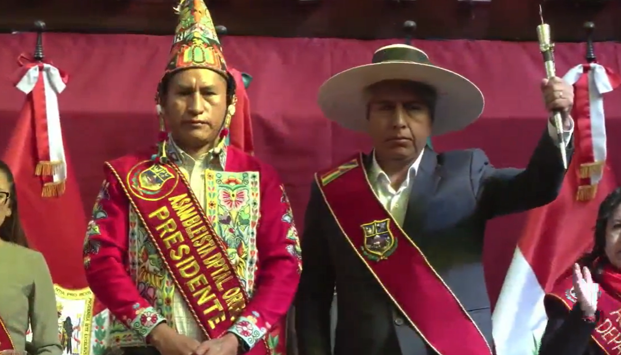 Edgar Sánchez jura como gobernador de Oruro: “Trabajaré para que tengan mejor vida”