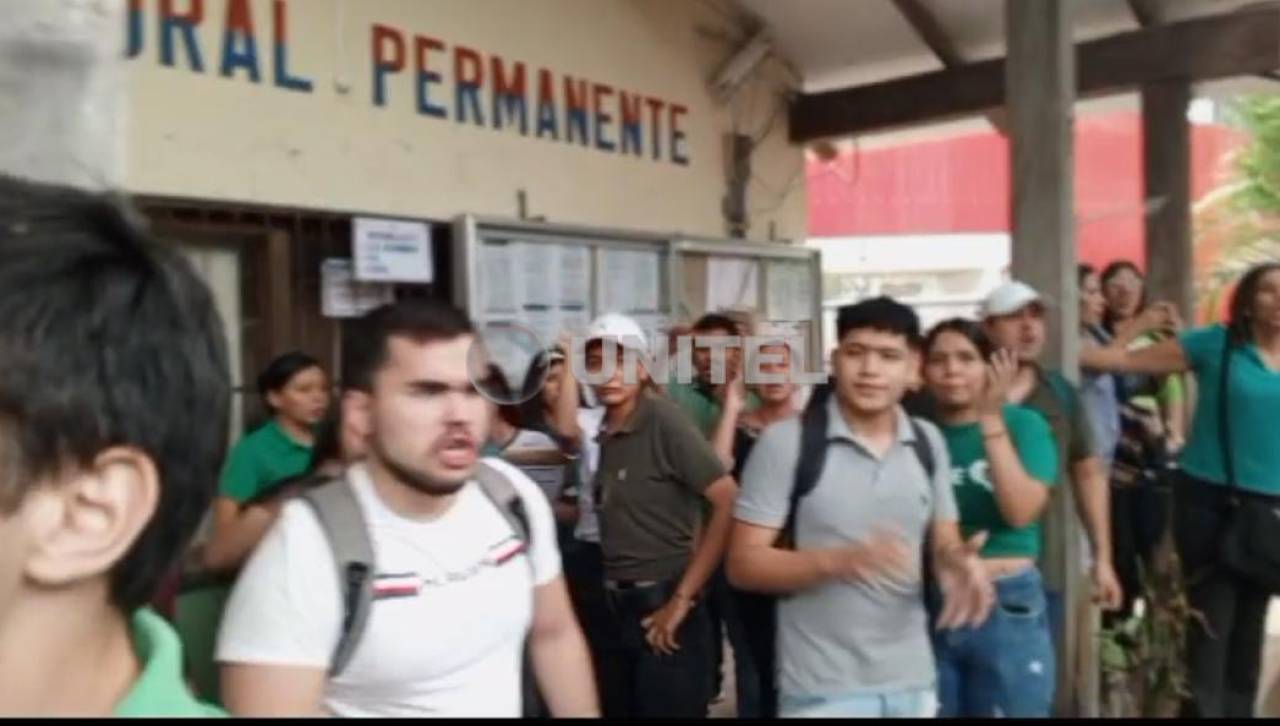 Universitarios se enfrentan y hay heridos en la Uagrm en el último día de postulaciones a la Ful