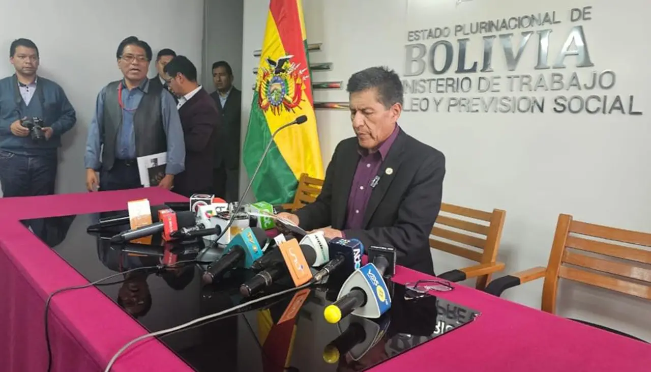 Ministro de Trabajo suspende diálogo tripartito ante la ausencia de la COB y advierte afanes políticos